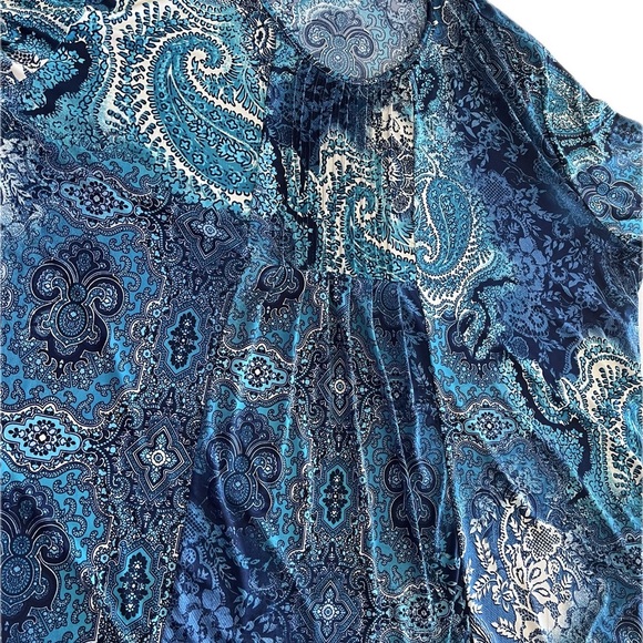 Southern Lady - Long Sleeve paisley Blouse - Picture 7 of 7